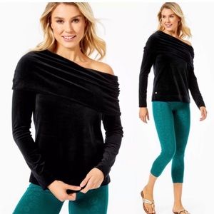 Lilly Pulitzer size medium top